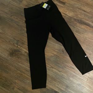 ✨✨Nike Women’s Performance Leggings✨✨BRAND NEW✨
